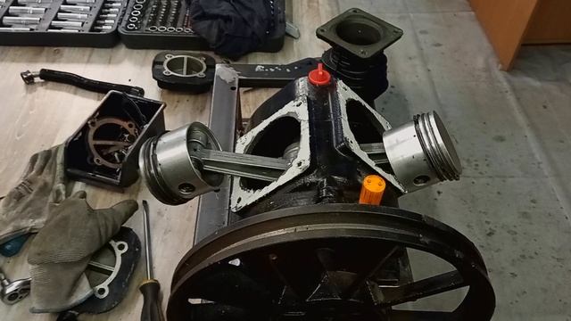 Ремонт компрессора LB 30 . Замена компрессионных и маслосъемных колец . смотреть онлайн