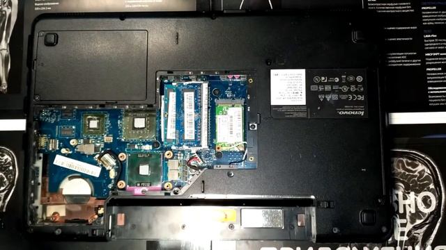 Lenovo G550 - Частичная разборка. Замена термопасты, чистка, смазка кулера. смотреть онлайн