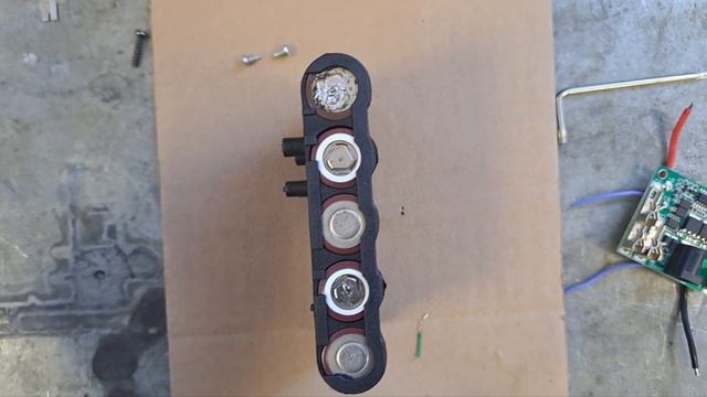 сборка аккумулятора с AliExpress для электроинструмента Makita 21 вольт BL1850B смотреть онлайн