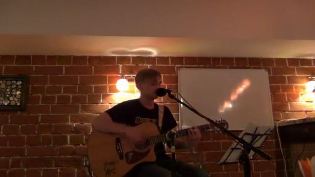 Nеизвестный Исполнитель-Акустика в кофейне 'Белая Ворона',Иркутск (15.04.2012) смотреть онлайн