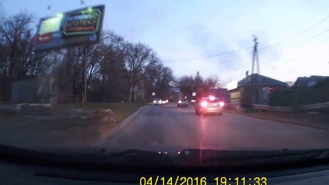 Не успел затормозить и ушел от удара, но врезался в дерево смотреть онлайн