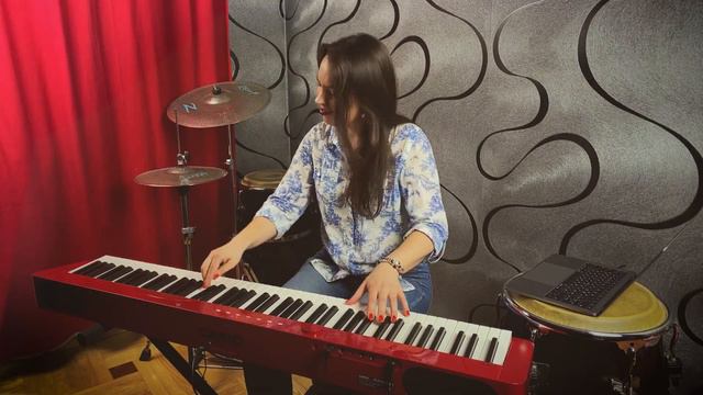 Seaside Rendezvous - Queen cover | 0+ смотреть онлайн