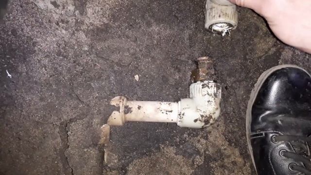 Что стало с счётчиком воды, внутри колодца. смотреть онлайн