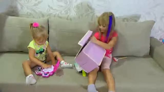 МАРГАРИТА И ЛЕРА НЕ ПОДЕЛИЛИ ПЛАТЬЕ смотреть онлайн