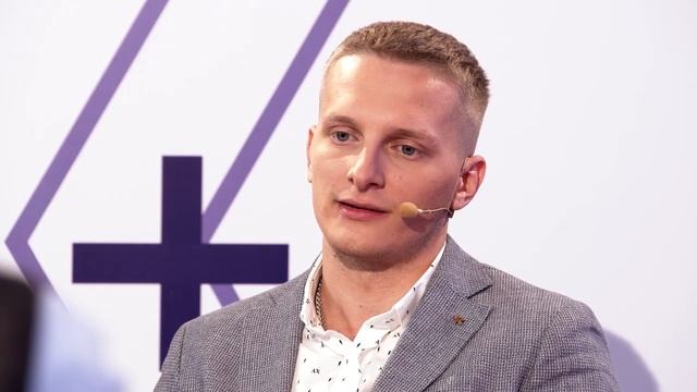 Константин Сидорков – Будущее социальных медиа / Другой День Вышки смотреть онлайн