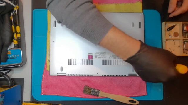 Lenovo Yoga 500 14 IBD - vídeo 3 Time lapse - Manutenção preventiva do FAN + Troca da memória e HD смотреть онлайн