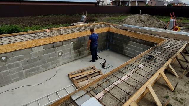 Завершение строительства бетонного бассейна. Строительство бассейна (БЕТОННЫЙ ПЛЕНОЧНЫЙ) # ЧАСТЬ 3 смотреть онлайн