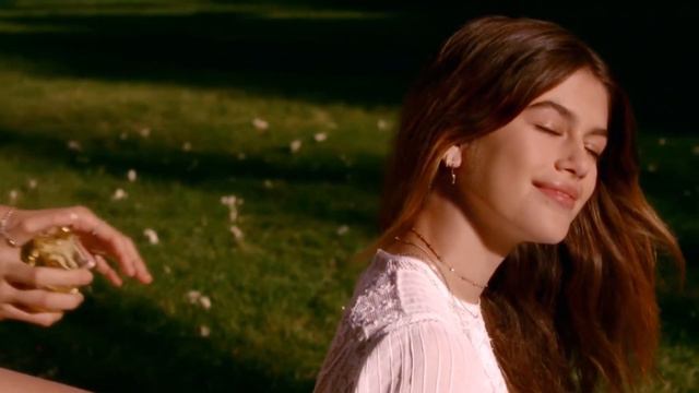 Kaia Gerber ft Marc Jacobs Fragrances Daisy смотреть онлайн