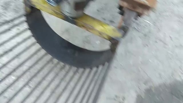 Саморобна картоплекопалка "Вібролапа" відео по виготовлення частина 4 + міні трактор Сінтай Т 24 РМ смотреть онлайн