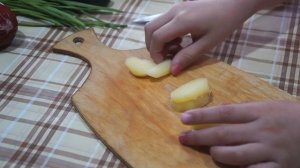 Как нарезать вареную картошку кубиками