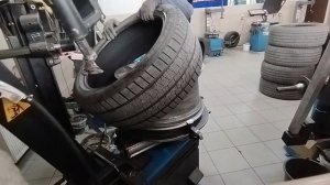 Шиномонтаж колеса 275/40R20