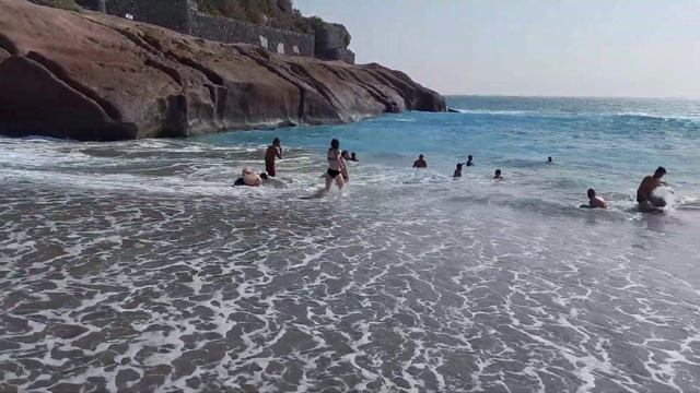 Walk along the beach Del Duque, Tenerife, Spain. 4K смотреть онлайн