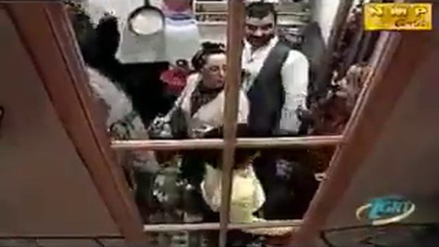 Azeri Gunel-Resmimi ceke ceke смотреть онлайн