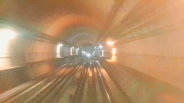 Dubai Metro // Airport Terminal 1 To ADCB Metro Station // Gold Class Cabin Ride. смотреть онлайн