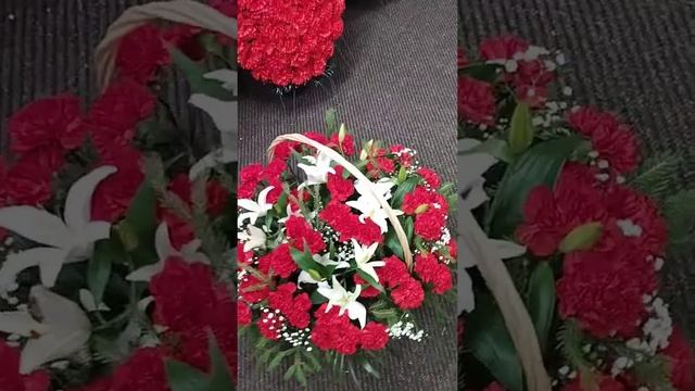 Корзина Н54, ритуальные корзины из живых цветов в Санкт-Петербурге. Наш сайт https://venki-piter.ru смотреть онлайн