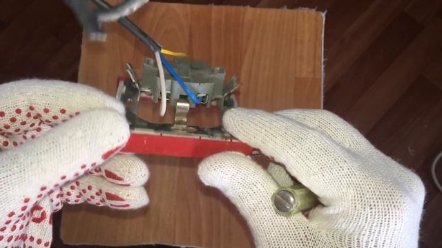 КАК ОПРЕДЕЛИТЬ ЗАЗЕМЛЕНИЯ В РОЗЕТКАХ 220 ВОЛЬТ ЦВЕТОВОЕ ОПРЕДЕЛЕНИЯ ПРОВОДОВ смотреть онлайн