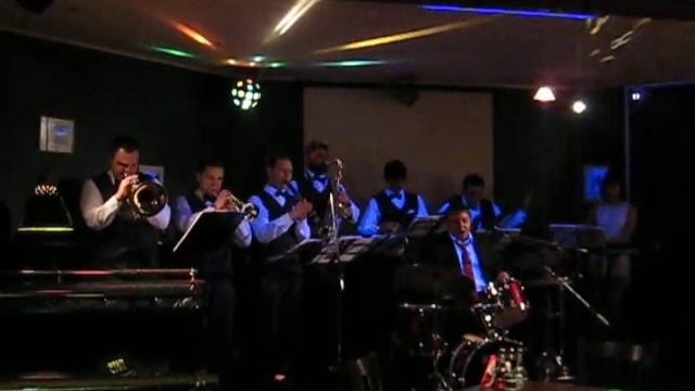 "JAZZ PAPA BAND" "Cant buy my love" смотреть онлайн