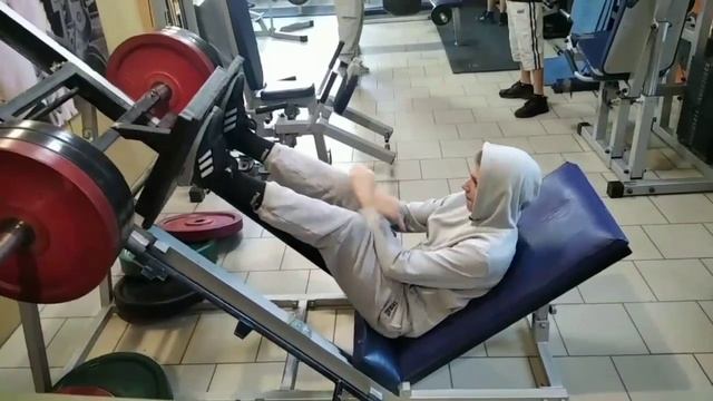 Тренировка ног.Тяжёлые приседания. смотреть онлайн