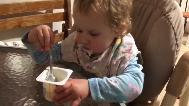 Как научить ребёнка кушать ложкой самостоятельно смотреть онлайн