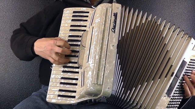 Certified Pre-Owned Accordion: Crucianelli B-1 17" смотреть онлайн