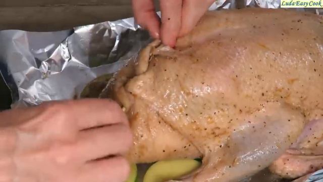 Бомбическая утка на Новый год, рецепт сочной утки как приготовить утку в духовке Люда Изи смотреть онлайн