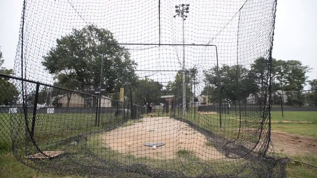 Solo Batting Practice In The Cage смотреть онлайн