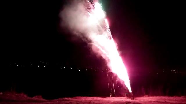 Огромная римская свеча самодельная.Супер салют.Я В ШОКЕ. смотреть онлайн