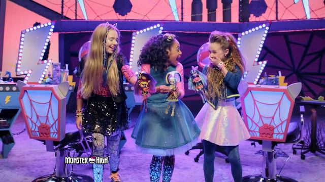 Zelektryzowani - Zelektryzowana Frankie, Clawdeen Wolf i Twyla - Monster High смотреть онлайн