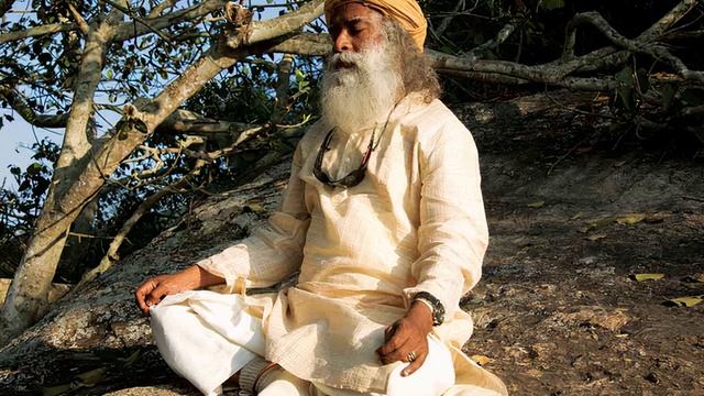 OM (AUM) Powerful chant remove negative energy bring peace & success by Sadhguru (108 times) смотреть онлайн