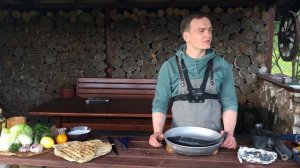 Убираем у рыбы плавники и чешую