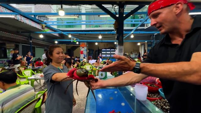 Vietnamese Seafood Street Food!! CHEAPEST in Asia!! смотреть онлайн