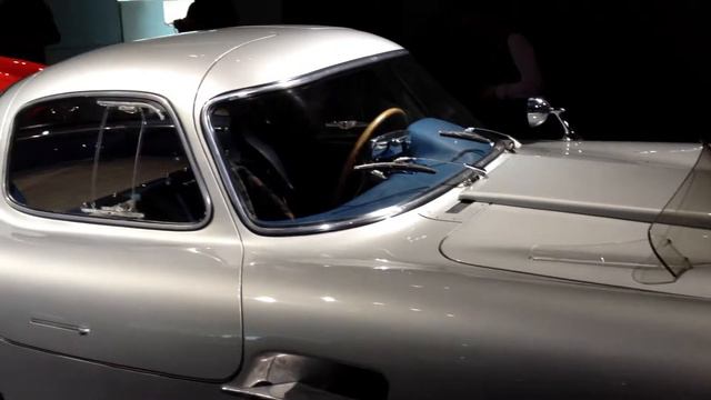 Mercedes 300 SLR Uhlenhaut Coupé смотреть онлайн