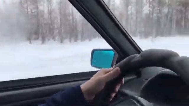 В Башкирии бетоновоз улетел с трассы смотреть онлайн