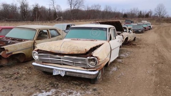 MASSIVE CLASSIC CAR SALVAGE YARD!!! - Exploring Classic Cars! - JUNKTOWN USA!!!  A THOUSAND CARS!