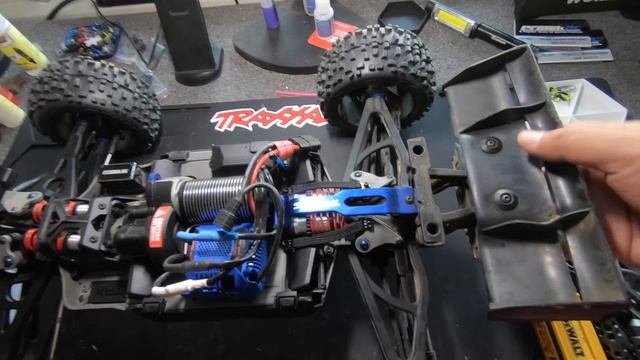 Traxxas ERevo 2.0 RC Driveshaft Axles Pop Out FIXED? Limit Straps смотреть онлайн