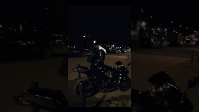 СПУСТИЛАСЬ с пилона ?#мотостеша #girl #мотоцикл #kawasaki #ninja #moto смотреть онлайн