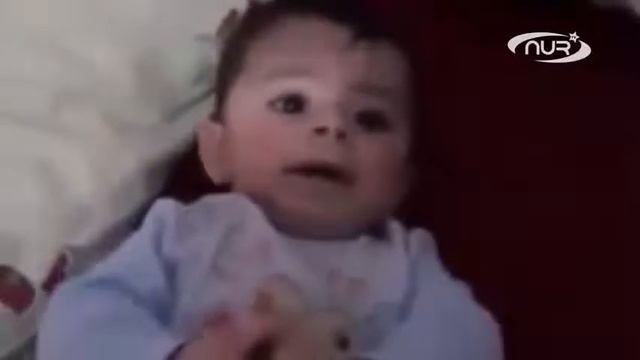 Смотрите когда ребенки слушает Аят реакция детей на Аят ☝️ смотреть онлайн