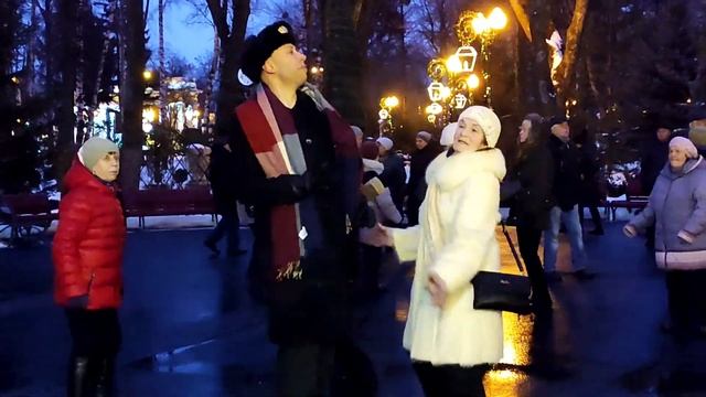 НРАВИТСЯ МНЕ, С ТОБОЮ НРАВИТСЯ МНЕ!??❄️/ТАНЦЫ В ПАРКЕ ГОРЬКОГО ХАРЬКОВ ЯНВАРЬ 2022 смотреть онлайн