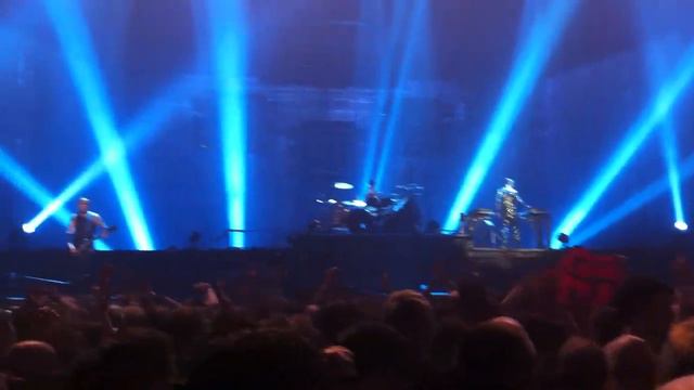 Bearded guy hijacks Flake's boat! LG arena 2012 Rammstein смотреть онлайн