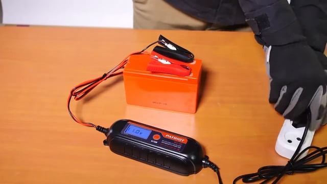 Обзор автомобильного зарядного устройства BCI 4D Patriot смотреть онлайн