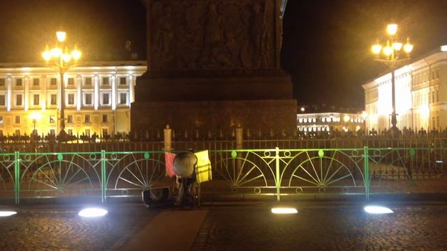 Саксофонист на Дворцовой площади. Ночной Санкт-Петербург. смотреть онлайн