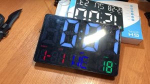 Обзор и настройка настенных часов с термометром, днем недели, будильником, и еще с много чем.