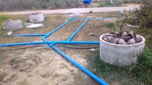 2 Качаем воду при помощи бочки и пластиковых труб с низу в верх без насоса и электричества