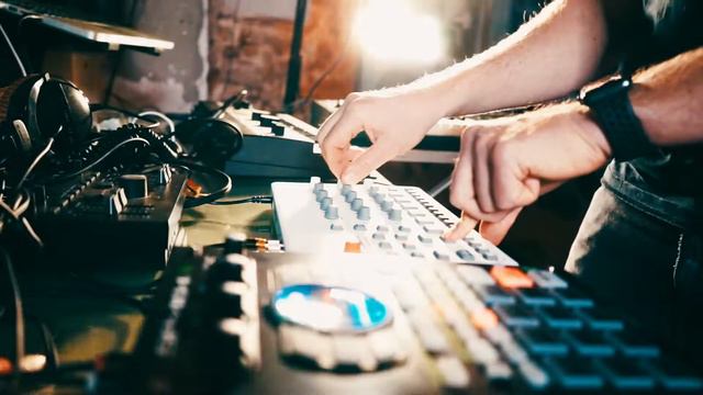 Minimal Techno/Acid/Electronica Live Jam #8 (Elektron Model:Samples & Roland SP404A) смотреть онлайн