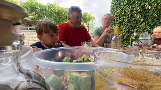 Самый семейный VLOG | Серёже 35, распаковка подарков, застолье, слёзы от поздравлений смотреть онлайн