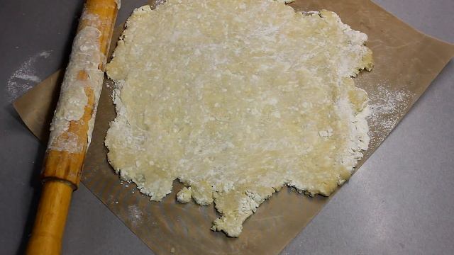 Берем творог и сливу. Творожная галета со сливой и изюмом. смотреть онлайн