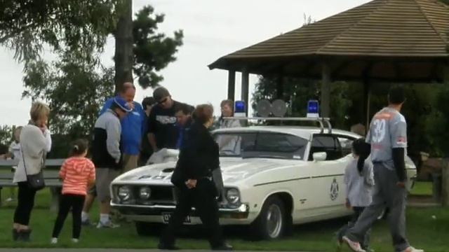 FORD falcon XB COUPE POLICE INTERCEPTOR смотреть онлайн