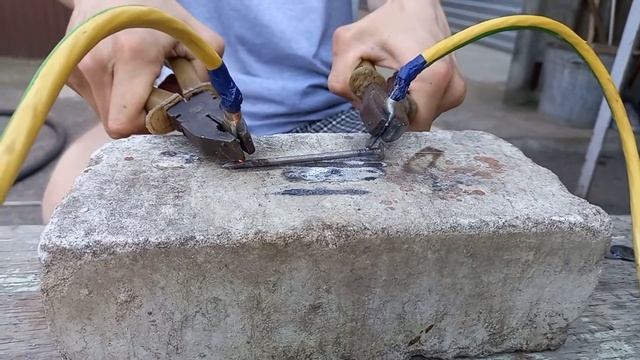 ✅Плавлю ТРАНСФОРМАТОРОМ металл ⚡ Кипит железо? смотреть онлайн