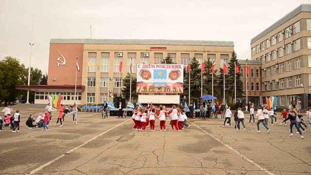 Танец дети. День города. Светлоград 2016. смотреть онлайн