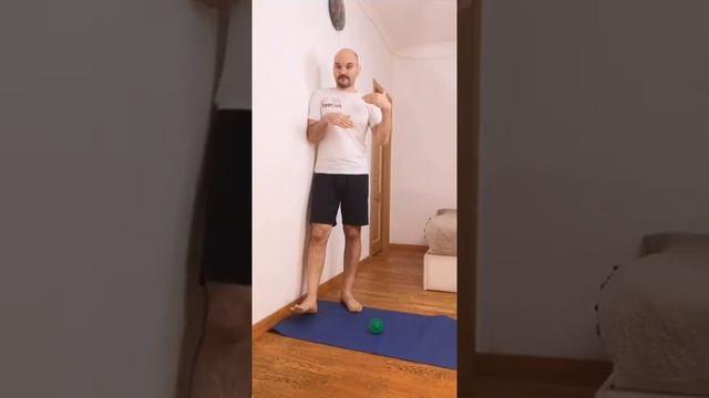 Массаж стоп мячиком с шипами - современные техники смотреть онлайн